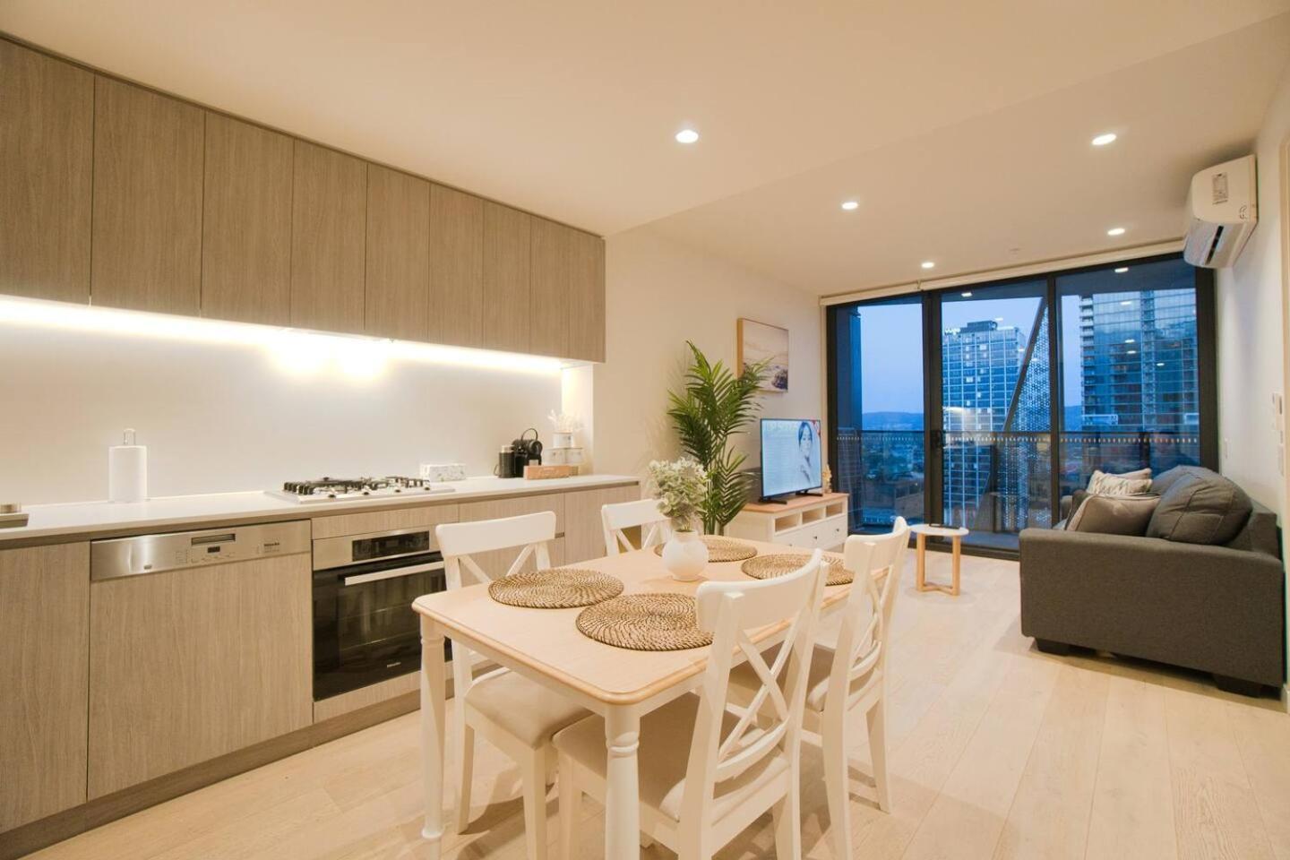 Coastal Retreat In Realm - Luxe 1Br Oasis Lejlighed Adelaide Eksteriør billede